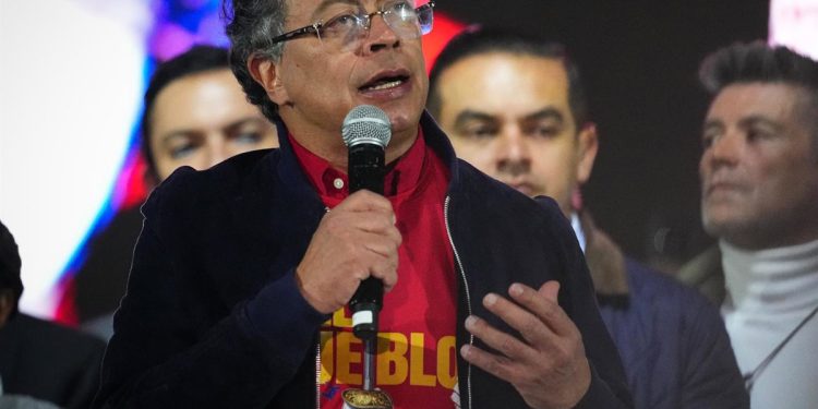 Petro «sabe» que «Trump bombardeó una fábrica en Maracaibo», Venezuela, y la vincula al narcotráfico del ELN