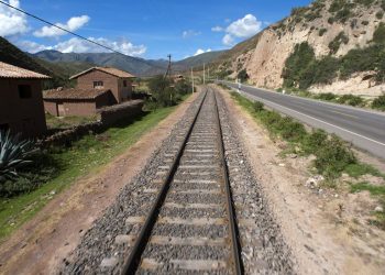 Al menos un muerto y cerca de 80 heridos tras el choque frontal de dos tres que cubrían la ruta hacia Machu Pichu