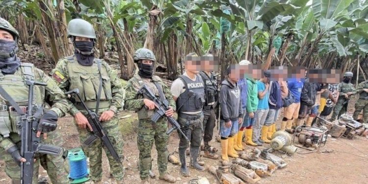 Fuerzas Armadas desarticulan presunta operación de minería ilegal en La Maná