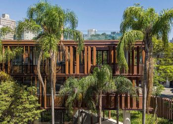 Brise-soleils de acero corten protegen el edificio de oficinas de perkins&will en são paulo