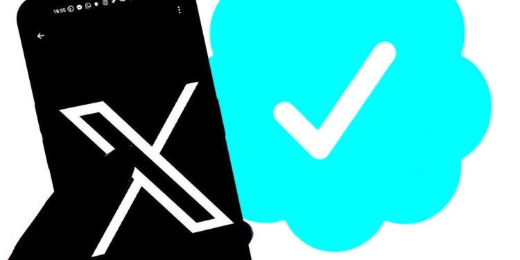 X de Elon Musk recibe una multa de 140 millones de dólares por un diseño de marca de verificación azul 'engañoso'