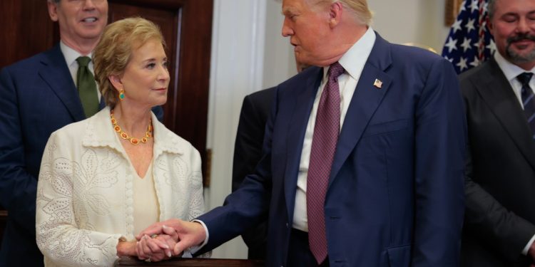 Condonación de préstamos estudiantiles: Trump elimina el plan SAVE de Biden