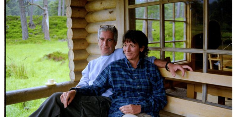 ¿Trump va a perdonar a Maxwell?