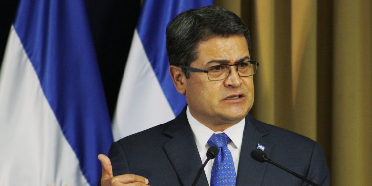 Trump indulta al expresidente hondureño que fue condenado por delitos de drogas: NPR