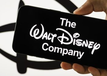 Según se informa, Google elimina videos de inteligencia artificial de personajes de Disney luego de cese y desista