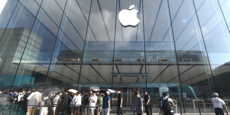 El iPhone plegable de Apple se revelará probablemente en 2026, con retrasos en la entrega