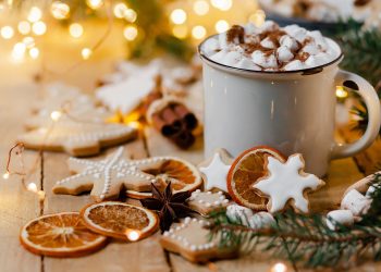 No, el chocolate caliente no es bueno para dormir: un experto en salud explica por qué deberías cambiarlo por esta bebida «dorada»