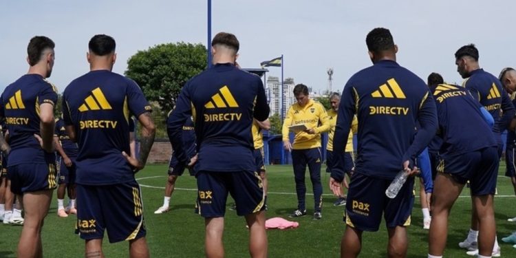El jugador que se reencontró con una de las figuras de Boca mientras resuelve su futuro :: Olé