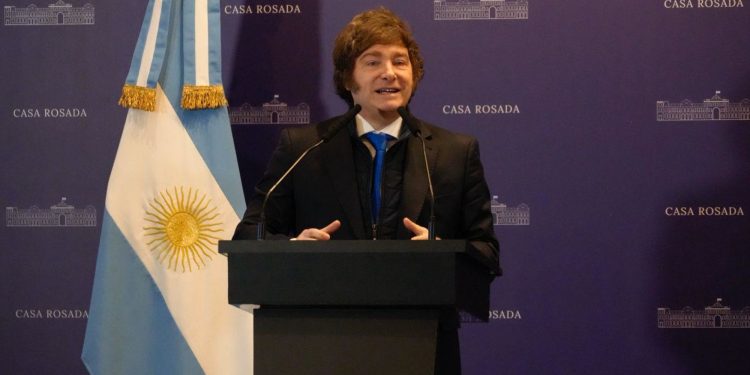 Milei viajará al Reino Unido en 2026 y busca levantar la restricción de compra de armas que sufre Argentina por el conflicto en Malvinas