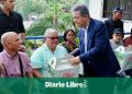 Leonel Fernández entrega cajas navideñas sectores vulnerables
