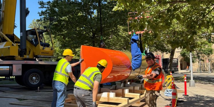 Yale trasladará la escultura de lápiz labial de Claes Oldenburg después del vandalismo