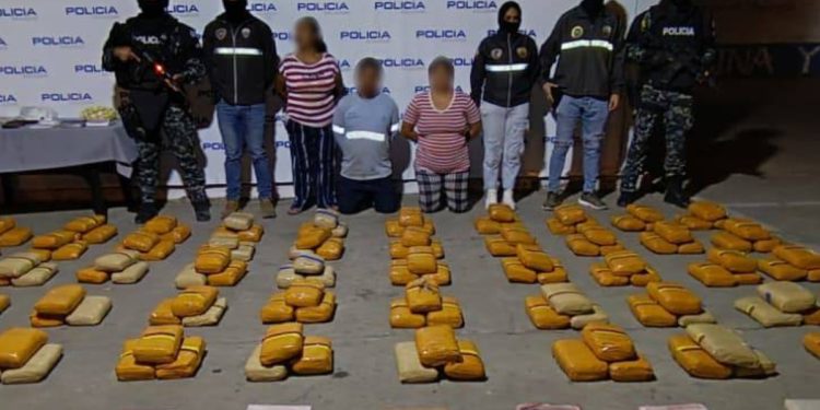 Operativo en Machala deja tres detenidos y 161 kilos de droga decomisada