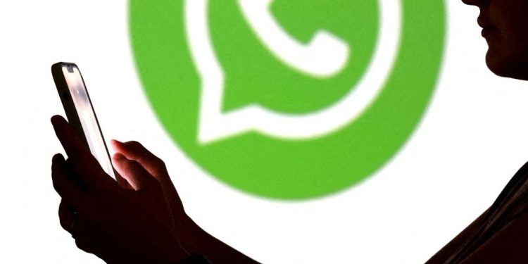 WhatsApp por la espalda