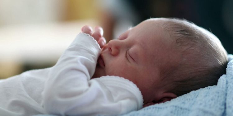 Cada vez más padres rechazan la vitamina K para sus recién nacidos. He aquí por qué es una mala idea