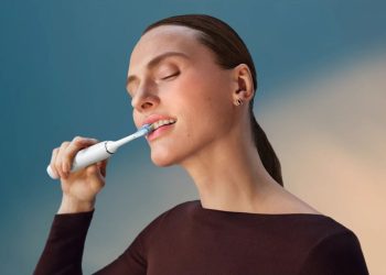 Desplome histórico en Amazon para ahorrar más de 300 euros en este pack de dos cepillos de gama alta Philips Sonicare