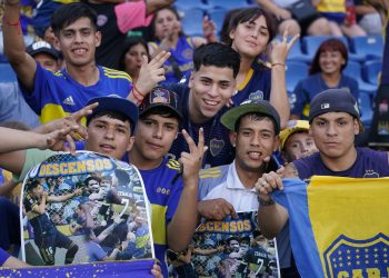 Se va poblando la Bombonera en el día del hincha de Boca :: Olé
