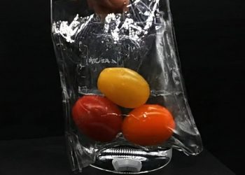 El plástico de origen vegetal se disuelve en agua en tan solo unas horas.