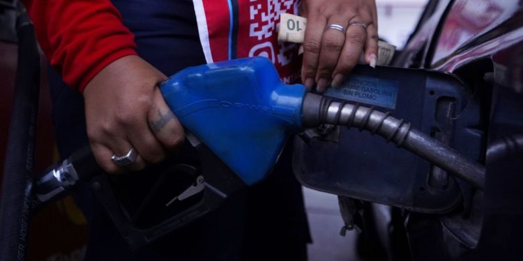 Subsidio y nueva fórmula, así logró el Gobierno bajar el precio del diésel en Ecuador