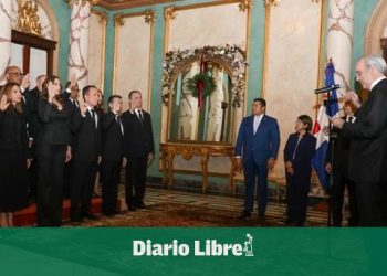 Presidente Luis Abinader juramenta a nuevos jueces del TSE