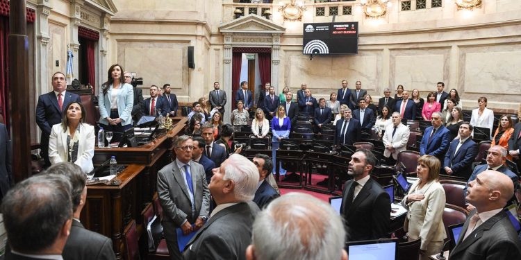 el Senado votará por capítulo, en una sesión extensa que debate la ley de leyes