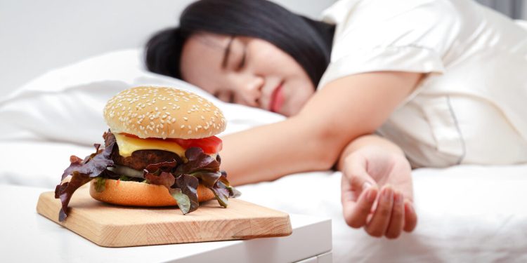 Atención a este tipo de cena: il peut perturbar votre sommeil et exploser votre glucémie