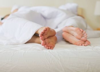 ¿Vous pensez ne pas durer assez longtemps au lit? Voici la moyenne (et elle va vous rassurer) !