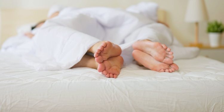 ¿Vous pensez ne pas durer assez longtemps au lit? Voici la moyenne (et elle va vous rassurer) !