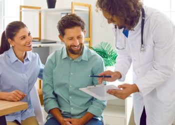 Consulta médicale: dans quels cas la présence d'un proche est-elle indispensable ?