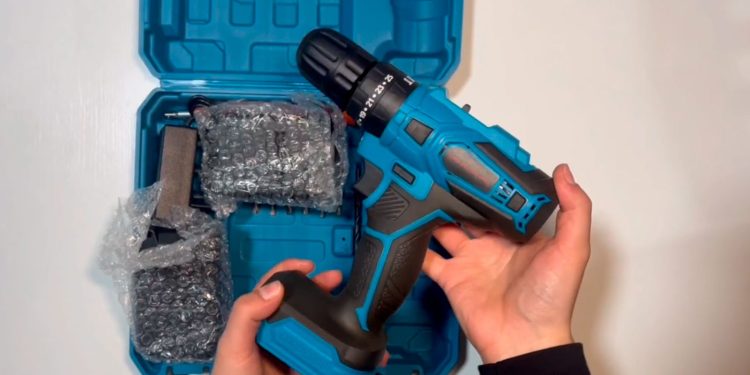 Amazon tiene el taladro percutor a batería más vendido de estas navidades y te lo recomiendo