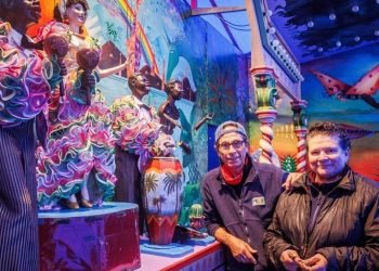 Precisión quirúrgica para poner en marcha el Teatro de Autómatas, el único que permanece vivo en todo el mundo