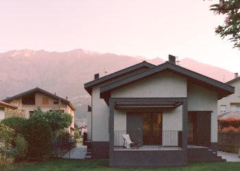 La Casa de la Raza Gris / Rinaldo Del Nero