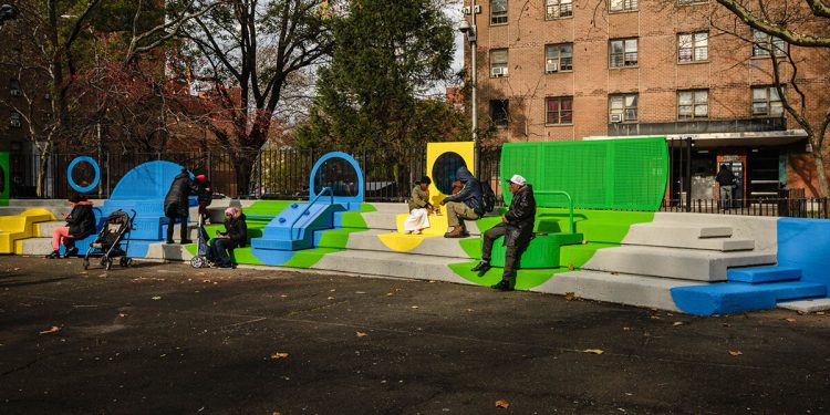 La conga urbana revitaliza el espacio de juego común en el Bronx, Nueva York.