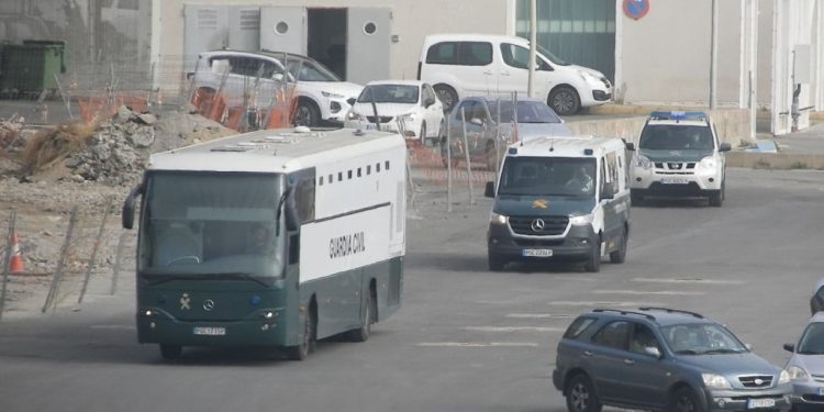 Un centenar de inmigrantes llegan en patera a la costa de Almería en menos de 24 horas