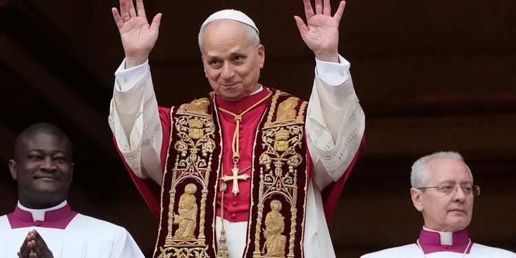 León XIV celebra la misa de Navidad tres décadas después y llama a la paz