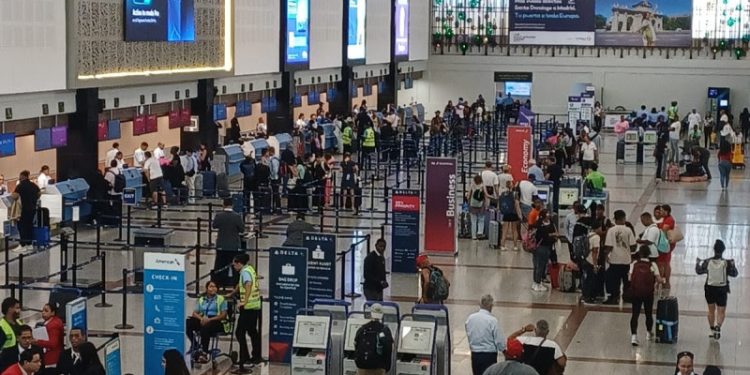 Tormenta de nieve afecta vuelos que salen del AILA hacia Nueva York, Boston y Newark