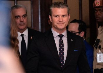 Órdenes de huelga de barcos de Hegseth; Tiroteo de la Guardia Nacional: NPR