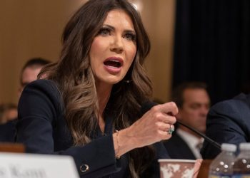 Trump suspende la lotería de tarjetas verdes de EE. UU. después de los tiroteos en la Universidad de Brown y el MIT: NPR