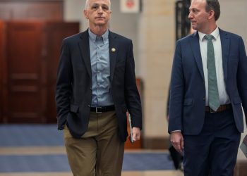 El bloqueo petrolero de Trump tiene que ver con el poder sobre Venezuela: NPR