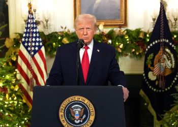 Trump defiende su historial mientras los votantes se preocupan por los costos: NPR