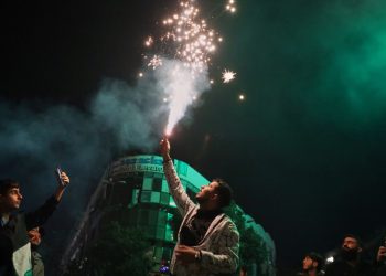 Siria celebra el levantamiento de las sanciones por parte de Estados Unidos, un año sin Assad: NPR