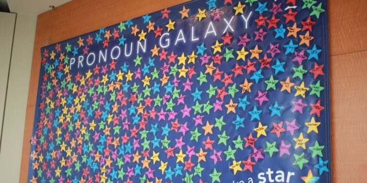 Los pediatras se oponen a la presión de Trump para prohibir la atención a niños transgénero: vacunas