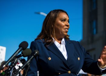 El gran jurado rechaza una nueva acusación de fraude hipotecario contra la fiscal general de Nueva York, Letitia James: NPR