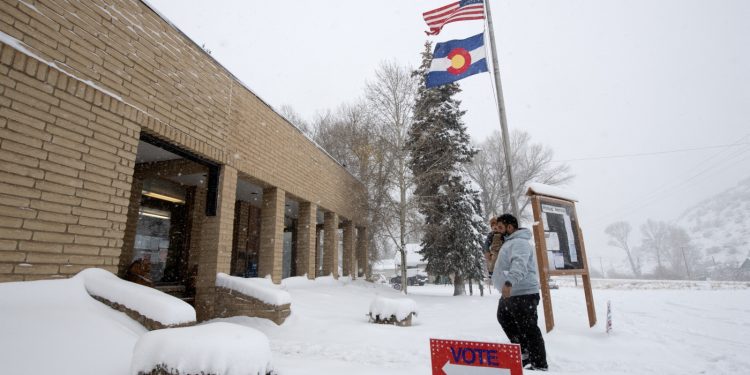 El Departamento de Justicia de Trump ha demandado a 18 estados para intentar acceder a datos de votantes: NPR