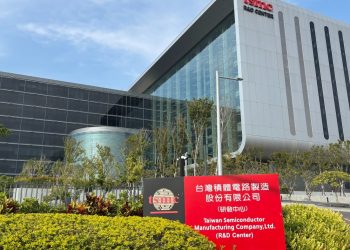 A medida que cambian los vientos políticos, el principal fabricante de chips TSMC mira más allá de Taiwán: NPR