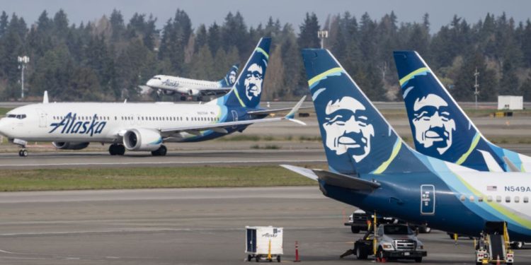 Lo que sabemos sobre las fallas de los sistemas informáticos de las aerolíneas: NPR