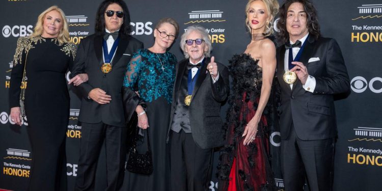 Los homenajes, y no la política, ocupan un lugar central en los honores del Kennedy Center: NPR