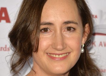 Sophie Kinsella, autora de la serie de libros 'Shopaholic', falleció: NPR