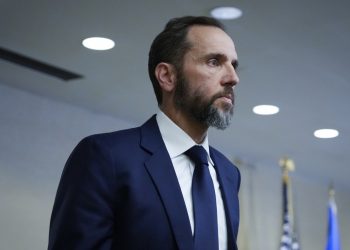 Jack Smith defiende sus procesamientos de Trump en una sesión a puertas cerradas en el Congreso: NPR