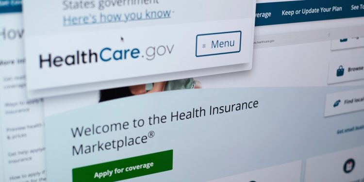 Las alternativas más baratas a los costosos planes de salud de la ACA vienen con compensaciones: vacunas