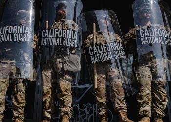 Juez bloquea el despliegue de la Guardia Nacional de Trump en Los Ángeles con una fuerte reprimenda: NPR